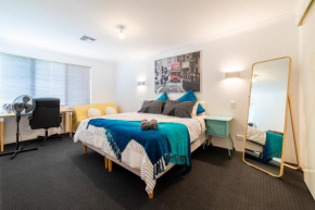 Treeby's Finest Family Home 4bdr 2bth, Perth